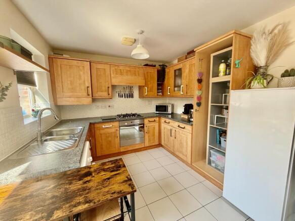 4 bed Town House for sale Image 9