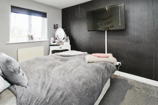 3 bed Semi-Detached for sale Image 8