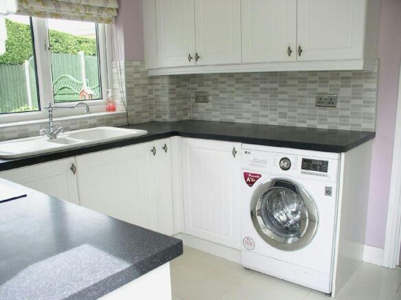 Fitted Kitchen Pictu
