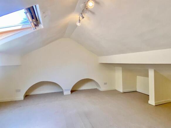 2 bed House for sale Image 10