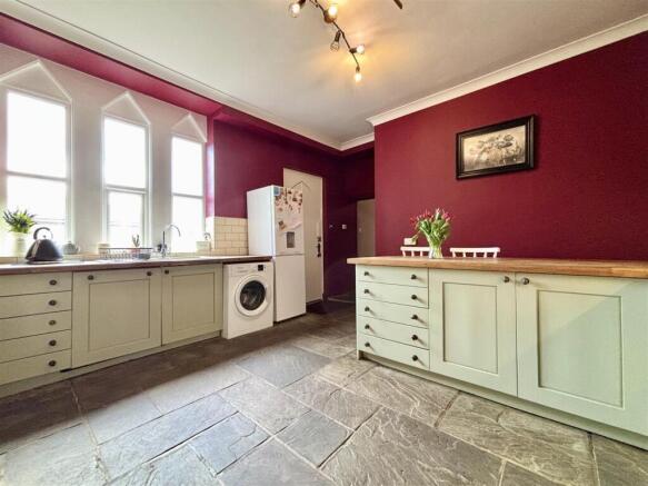 5 bed Link Detached House for sale Image 4