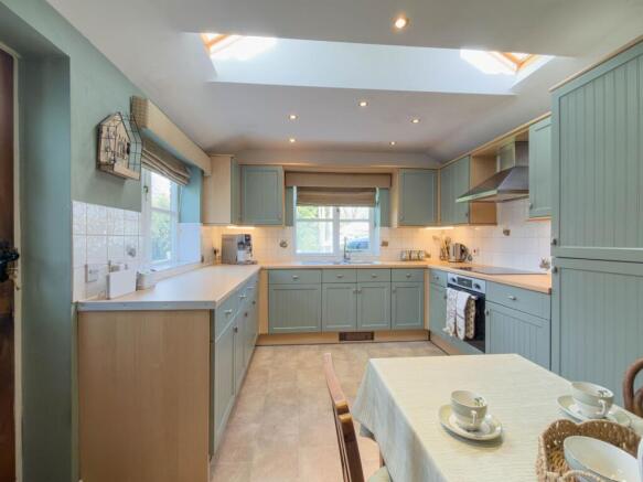 4 bed Detached for sale Image 8