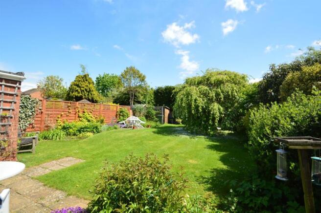 3  GREEN  FARM  END,  KINETON  (REAR GARDEN).jpg