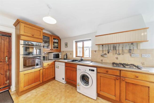 8329353-interior10.JPG