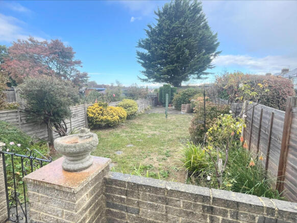 Ridgeway Avenue, Gravesend, DA12 photo 4