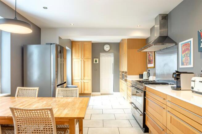 3 bed Flat for sale Image 4