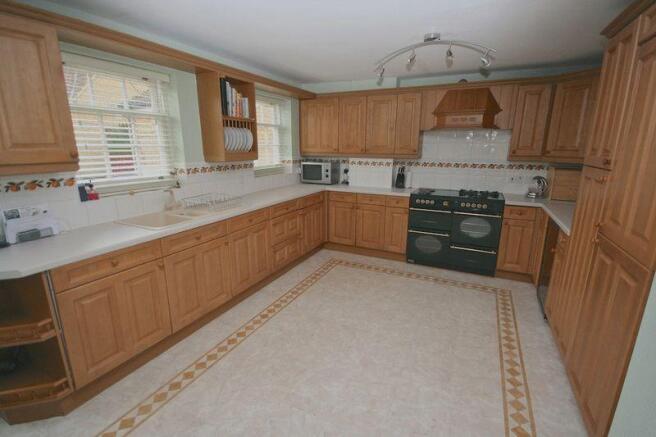 Fitted kitchen /...