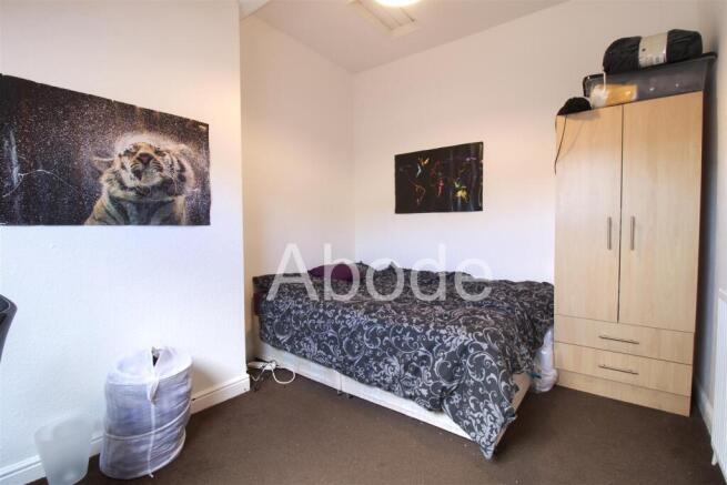 5 bed House to rent Image 5