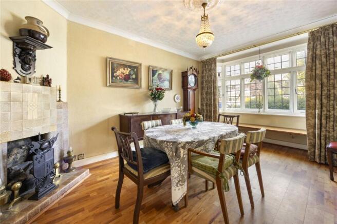 The Woodlands, Esher, KT10 photo 4