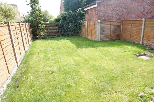 ENCLOSED REAR GARDEN