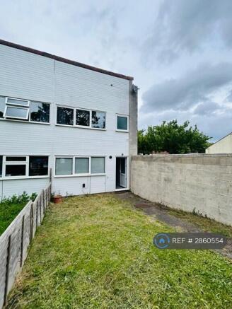 Front Of House / Garden