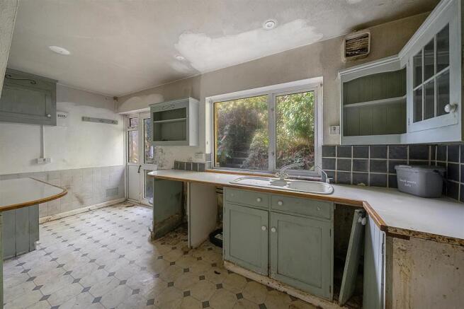 Kitchen 2.jpg