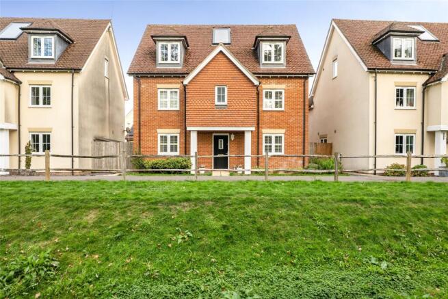 5-bed detached on Brookfield Drive, Horley, Surrey, RH6, £775,000