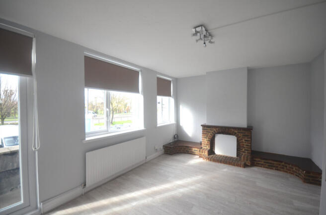 Three bed flat to rent Claybury Broadway, Ilford