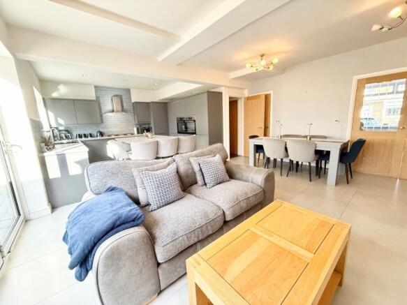 Semi-Detached for sale Image 9