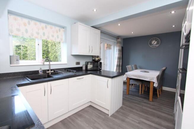 KITCHEN/ DINER 