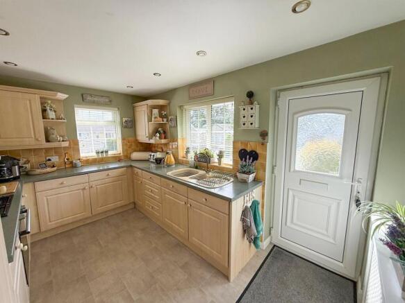 2 bed detached bungalow, Silsden 11