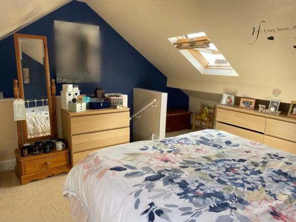 Attic room (1).jpg