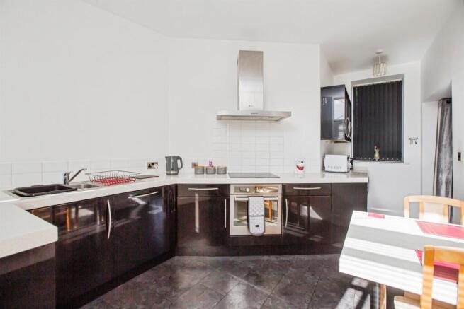 2 bed Apartment for sale Image 10