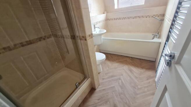 2 bed Flat to rent Image 10