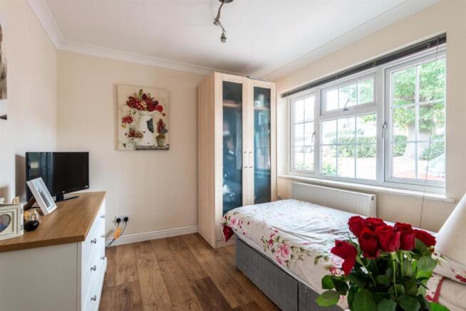 1 Wimbourne Drive bedroom3.jpg