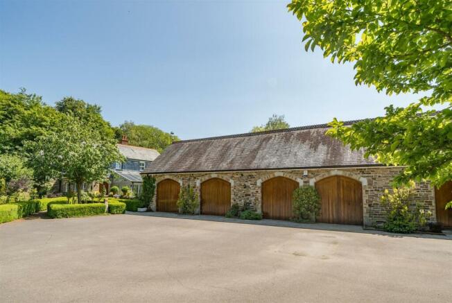 Garage/Workshop