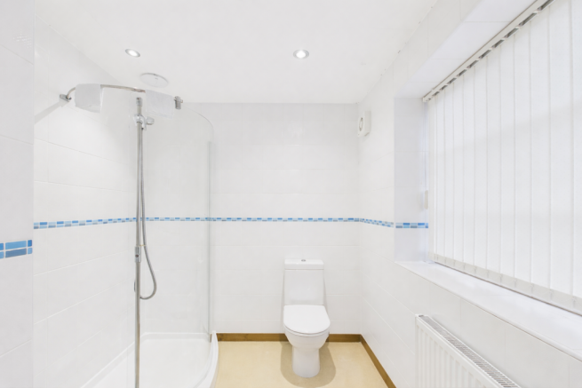 4 bed Detached to rent Image 8