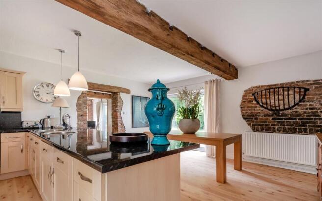 8647023-interior30.jpg