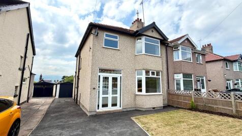 Bron Vardre Avenue, Deganwy, Conwy
