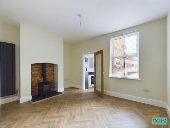 3 bed Terraced to rent Image 5