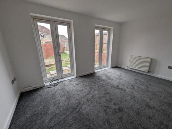 2 bed Semi-Detached to rent Image 4