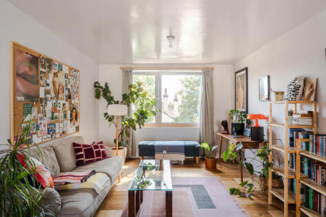 Sandra Court, London CR4