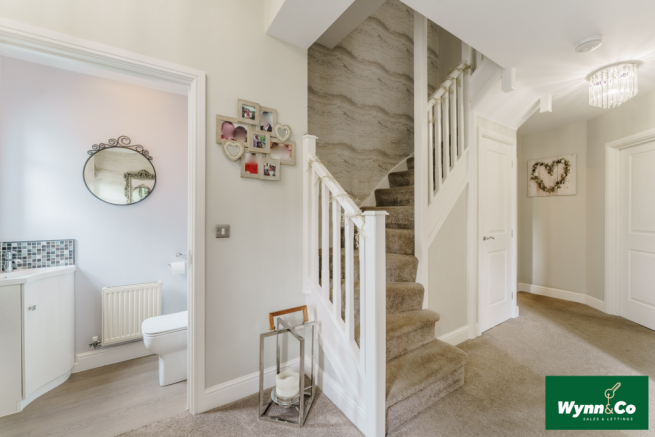 5 bed Detached for sale Image 5