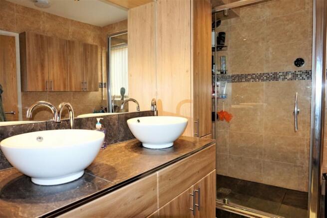 Master En-suite