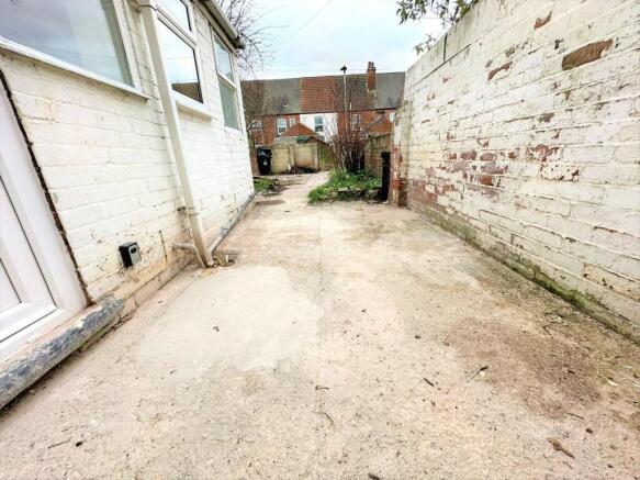 2 bed Terraced to rent Image 10