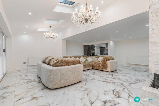 4 bed Detached for sale Image 7