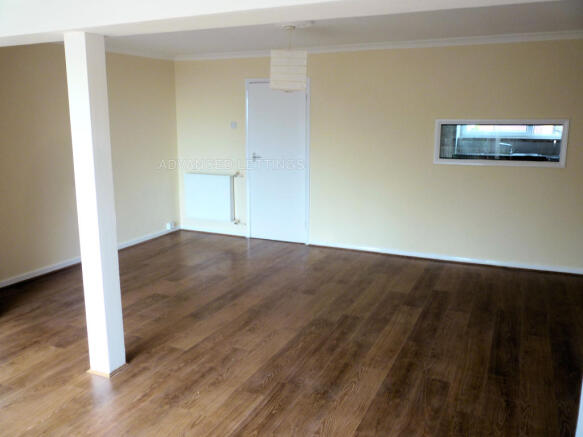 Lounge/ dining room