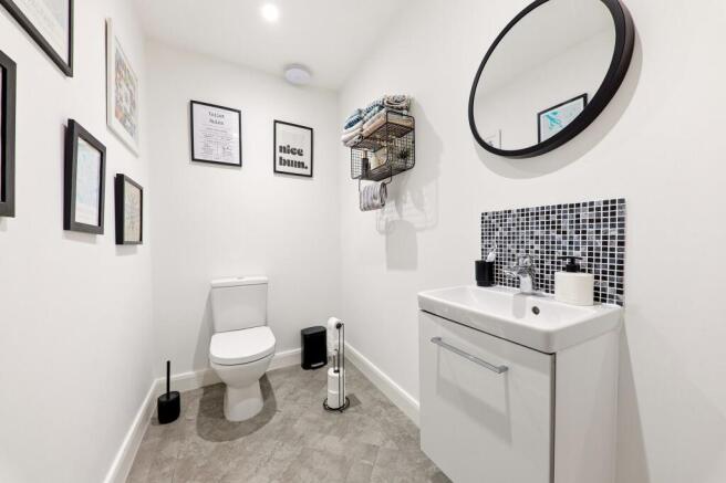 5 bed Detached for sale Image 10
