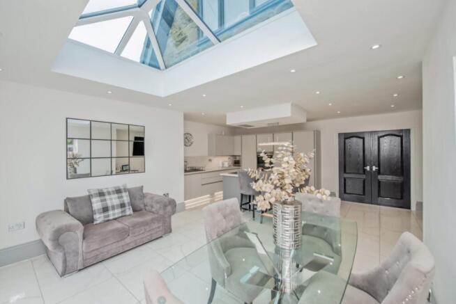 4 bed Detached for sale Image 12