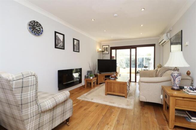 4 bed House for sale Image 10