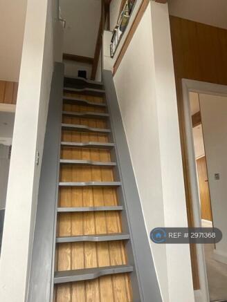 2 bed Penthouse to rent Image 8