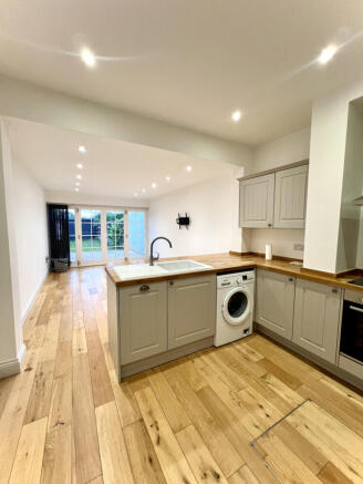 Spacious 2-Bedroom Semi-Detached House ¿ Potter