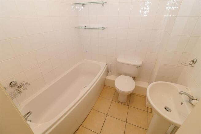 2 bed Apartment for sale Image 4