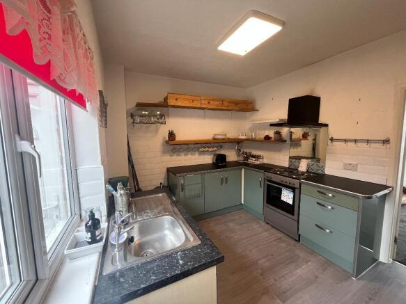 2 bed End of Terrace to rent Image 5