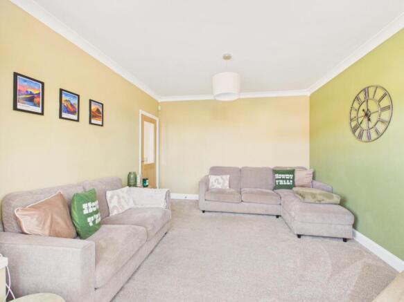 4 bed Semi-Detached for sale Image 5
