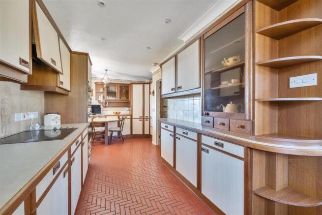 Gatcombe House, Forest Road Wokingham, Berkshire, RG40 5SA photo 4