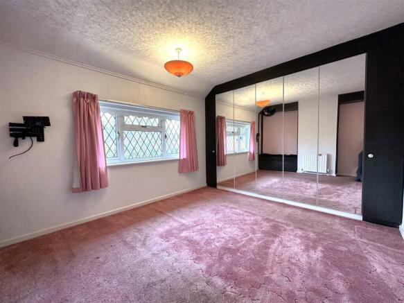 Master Bedroom 310