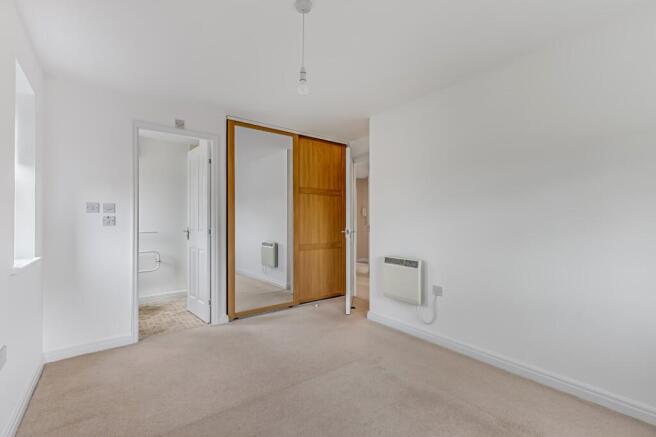 2 bed Flat for sale Image 7