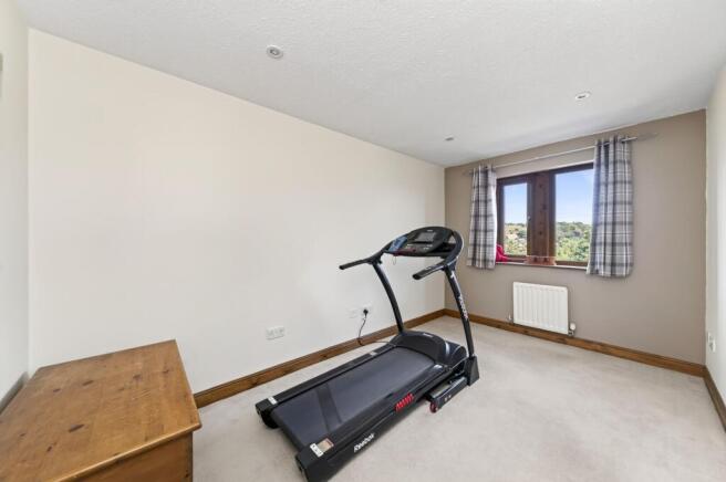 5 bed Detached for sale Image 12