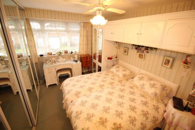 bedroom IMG_1097.JPG